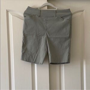 HILARY RADLEY Gray Casual Shorts. Size S